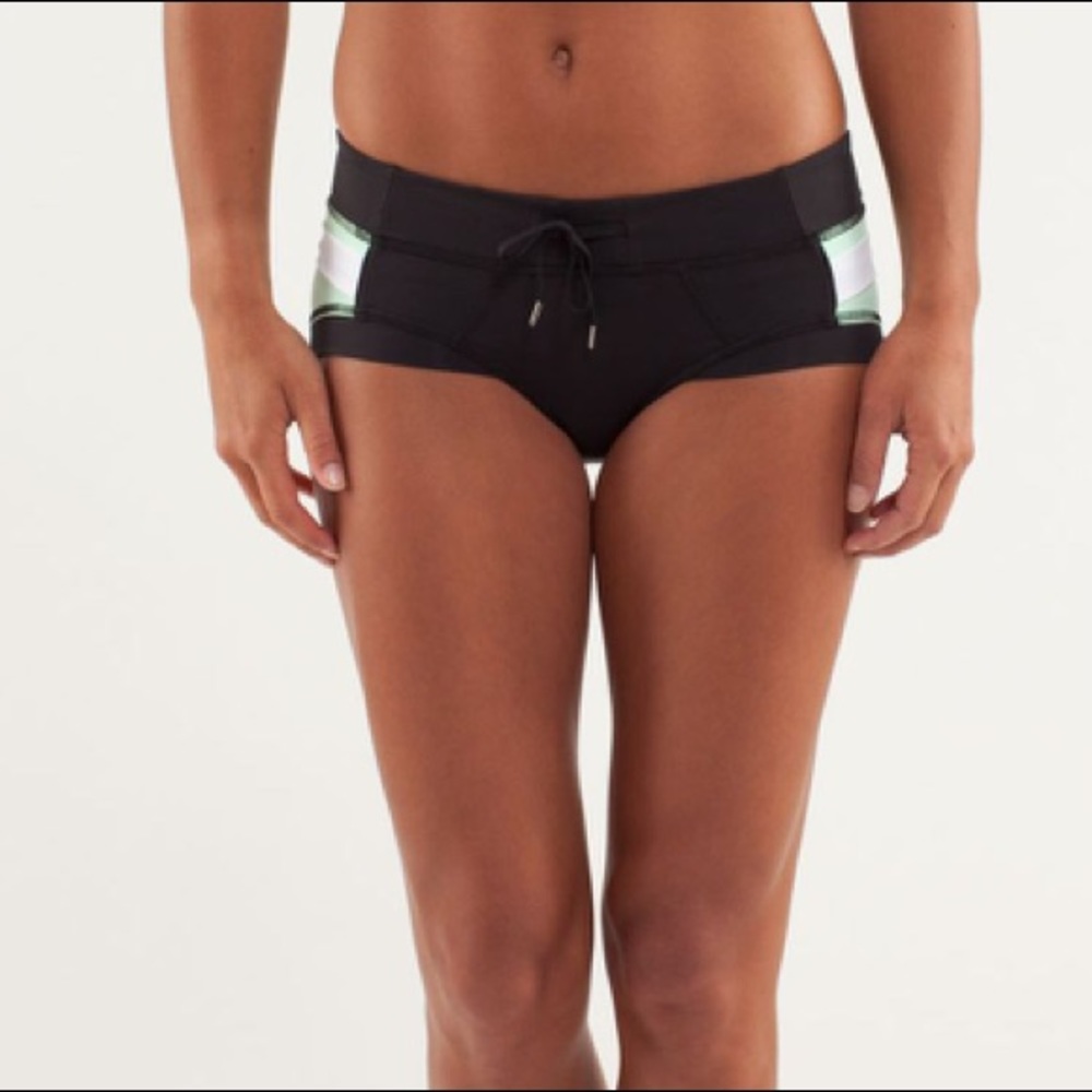 Lululemon Heat it up shorts size 6